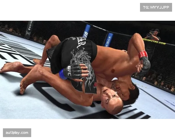 特写：十年等待，普罗哈兹卡伤愈归来，在UFC 300赛前发布会上的沉默与凝视